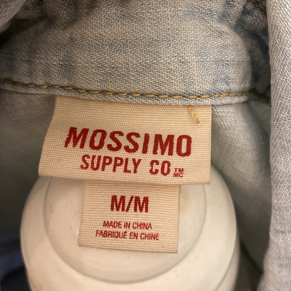 Medium lightweight chambray button-up - Picture 3 of 4